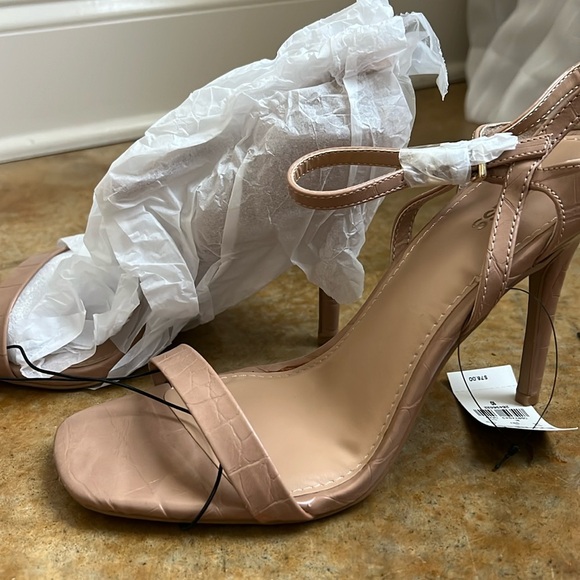 Nude High heels - Picture 1 of 1